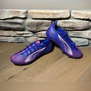 Women’s Puma soccer cleats size 9